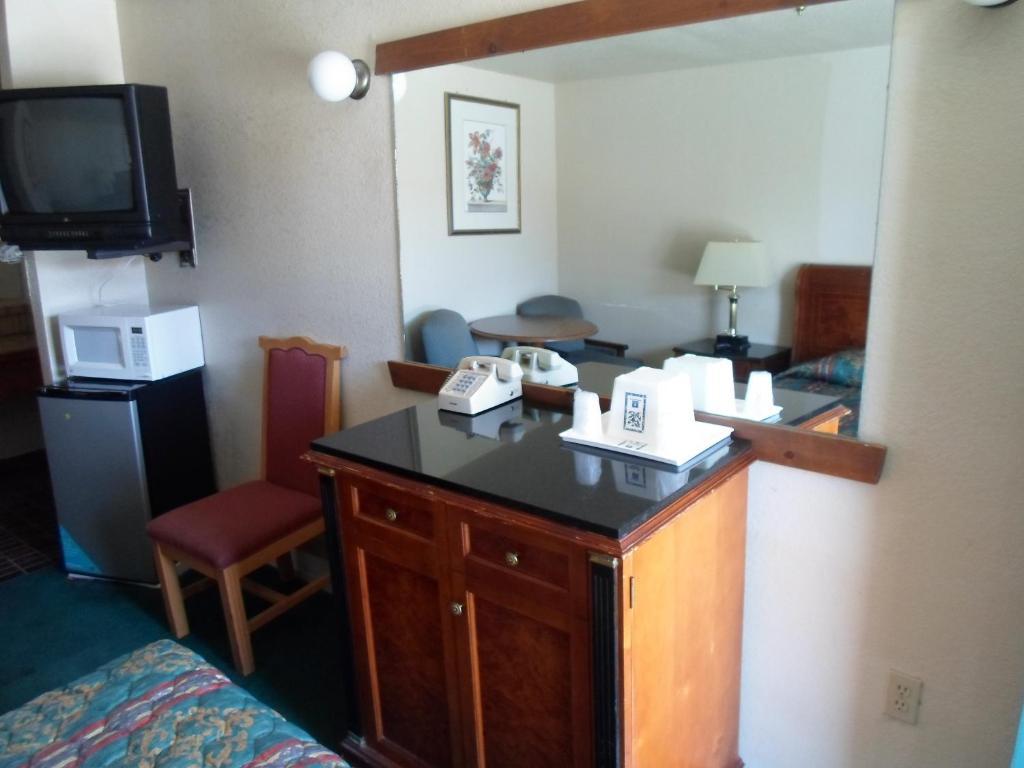 Budget Inn Morgan Hill Szoba fotó