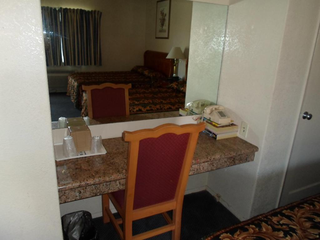 Budget Inn Morgan Hill Szoba fotó